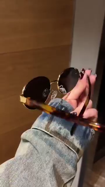 Retro Oval Sunglasses with Slim Metal Frame and Dark Lenses