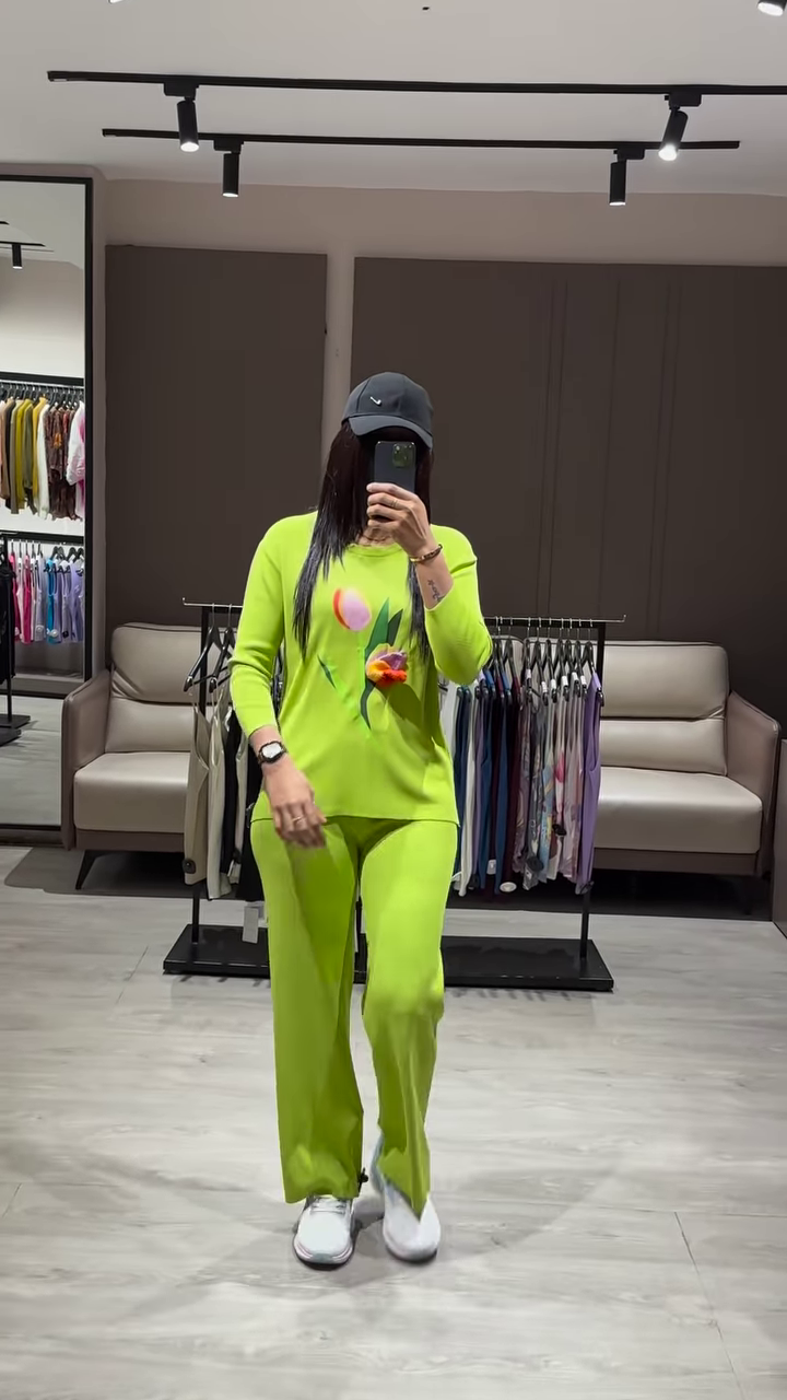 Vibrant Pink Knit Sweater and Wide-Leg Pants Lounge Set with Floral Appliqué