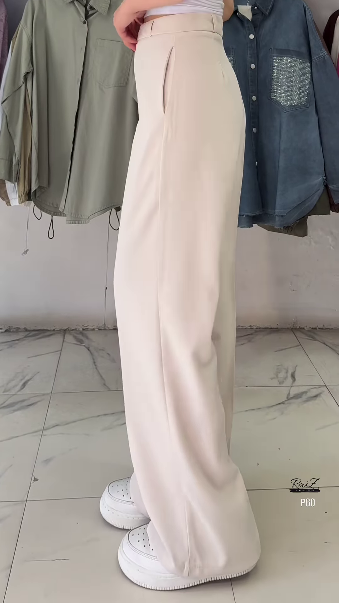 High-Waisted Wide-Leg Trousers in Solid Earth Tone