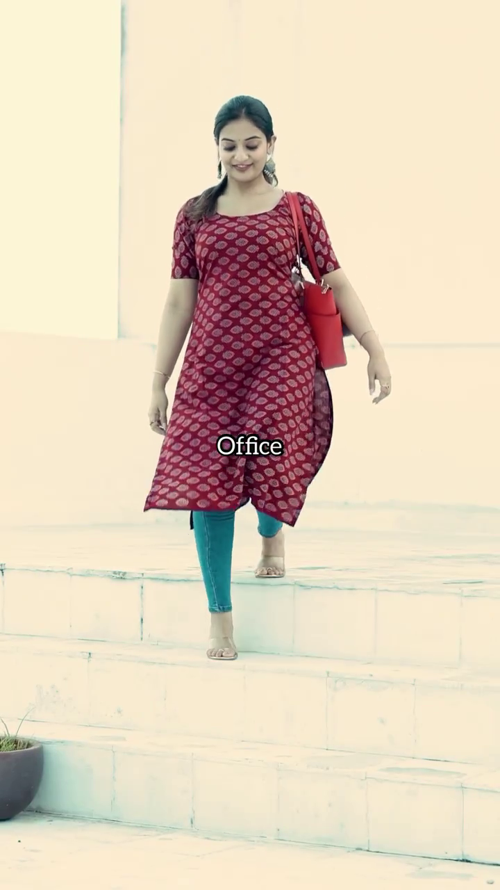 Stylish Sleeveless Printed Kurti with Coordinating Leggings