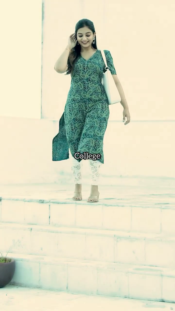 Stylish Sleeveless Printed Kurti with Coordinating Leggings