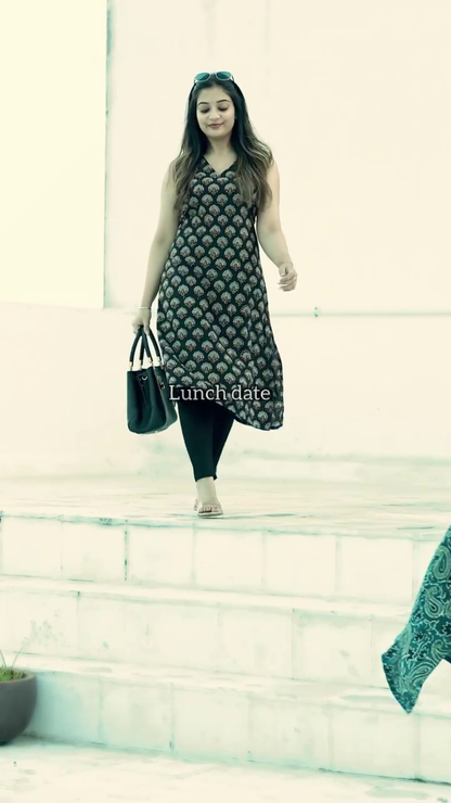 Stylish Sleeveless Printed Kurti with Coordinating Leggings