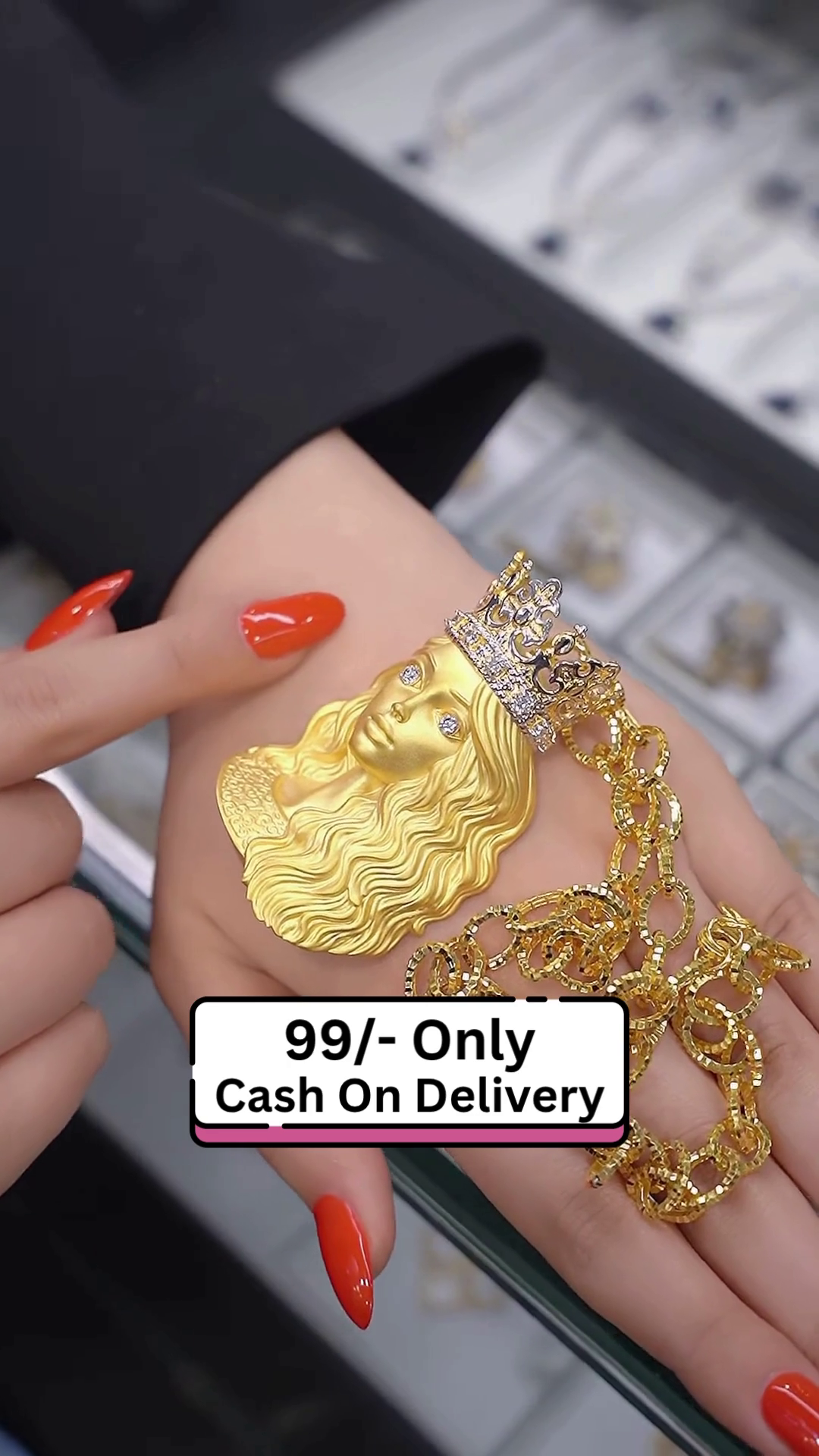 Majestic Queen Pendant Gold Chain Necklace – Royal Look Fashion Jewelry for Women & Girls