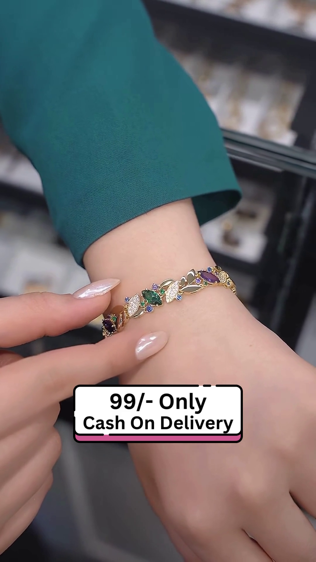 Stunning Emerald Green and Clear Gemstone Drop Necklace Set