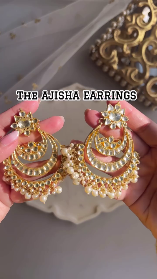 Exquisite Kundan Earrings and Tikka Set