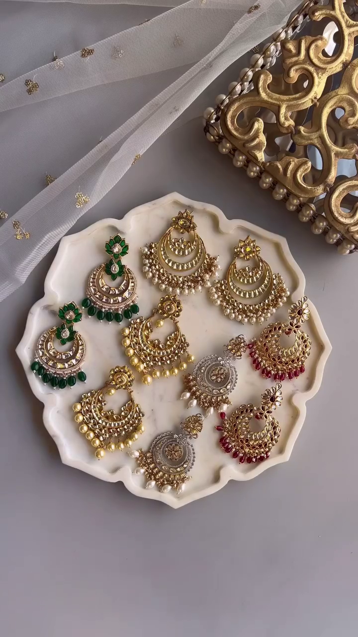 Exquisite Kundan Earrings and Tikka Set