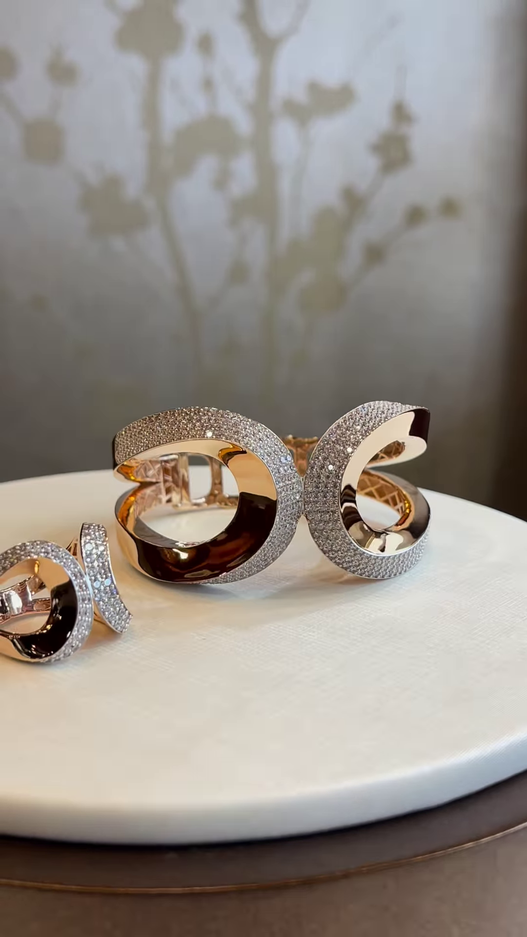 Exquisite Two-Tone Pavé Diamond Bangle and Ring Set with Sculptural Design