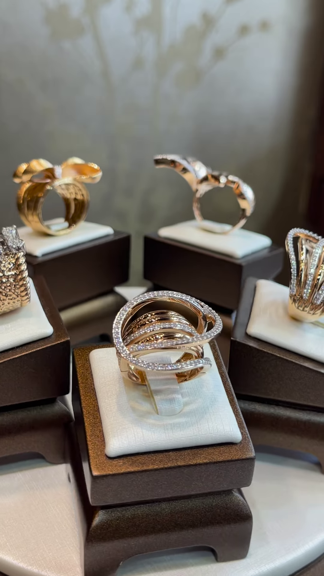 Elegant Gold-Toned Sculptural Bow Ring with Dazzling Clear Gemstone Accents