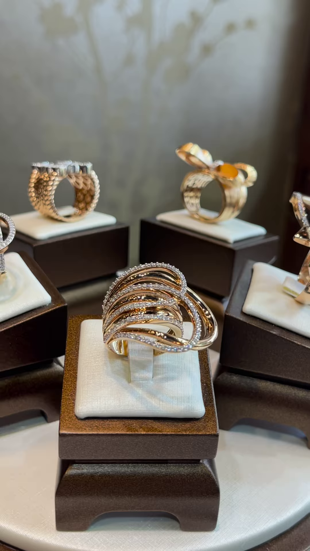 Elegant Gold-Toned Sculptural Bow Ring with Dazzling Clear Gemstone Accents